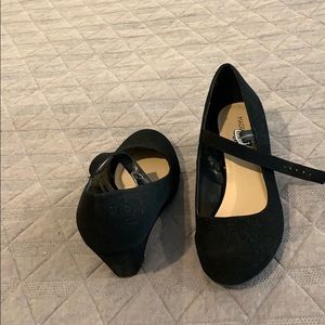 Dress shoes with wedge